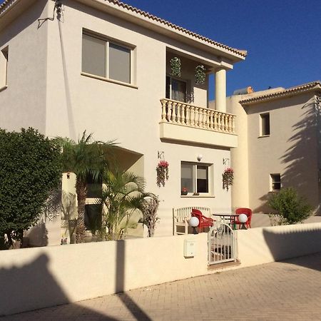 Quality Villa With Pool In Superb Location In Paphos Мандрія Екстер'єр фото