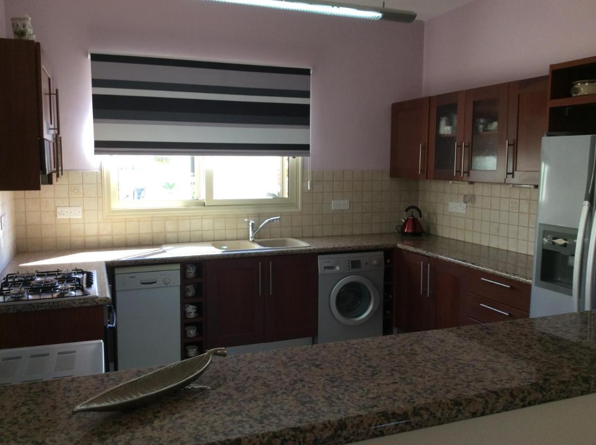 Quality Villa With Pool In Superb Location In Paphos Мандрія Екстер'єр фото